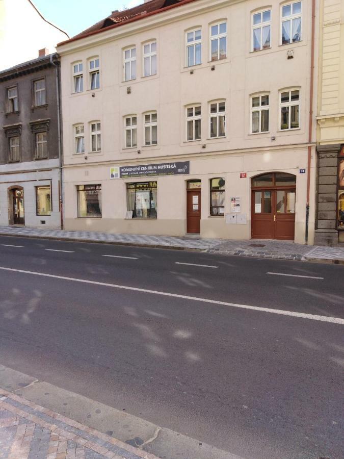 Studio Husitska 114/74 Prága Kültér fotó